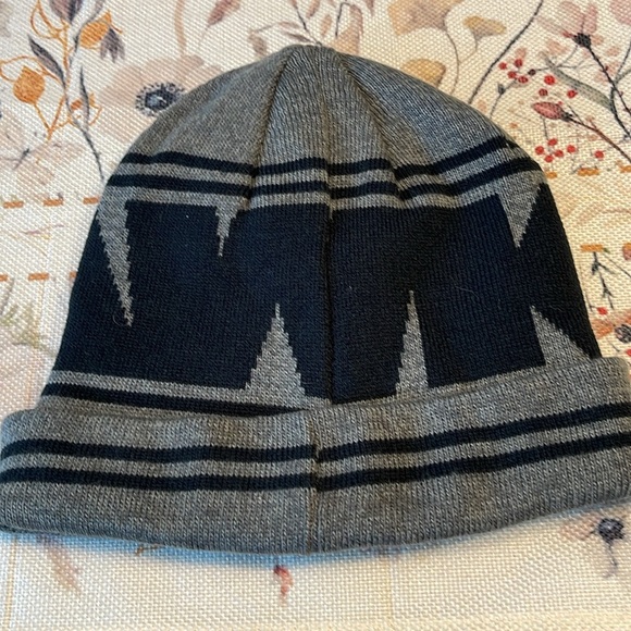 Tony Hawk | Skateboarding Skater Winter Beanie | Grey & Black | OS - Picture 2 of 3